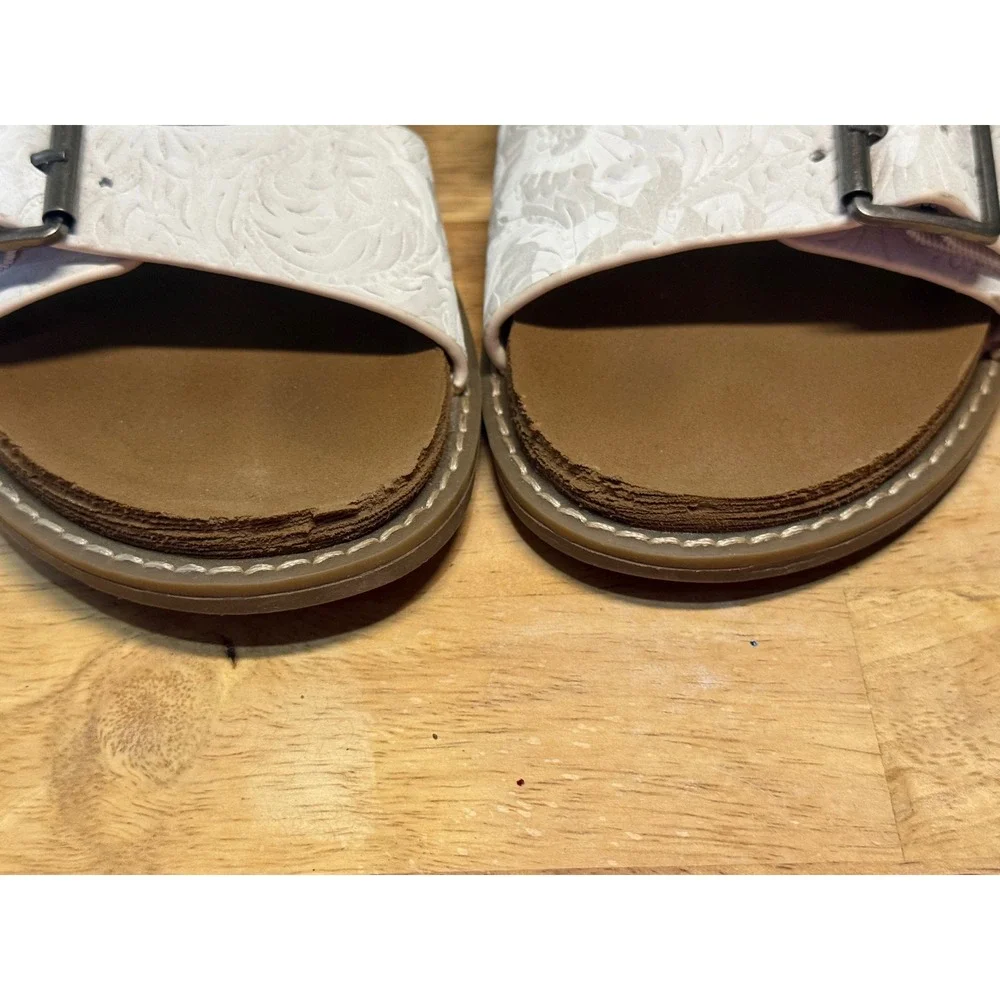 Very G Women White Floral Embossed Triple Strap Slide Sandals Size 7